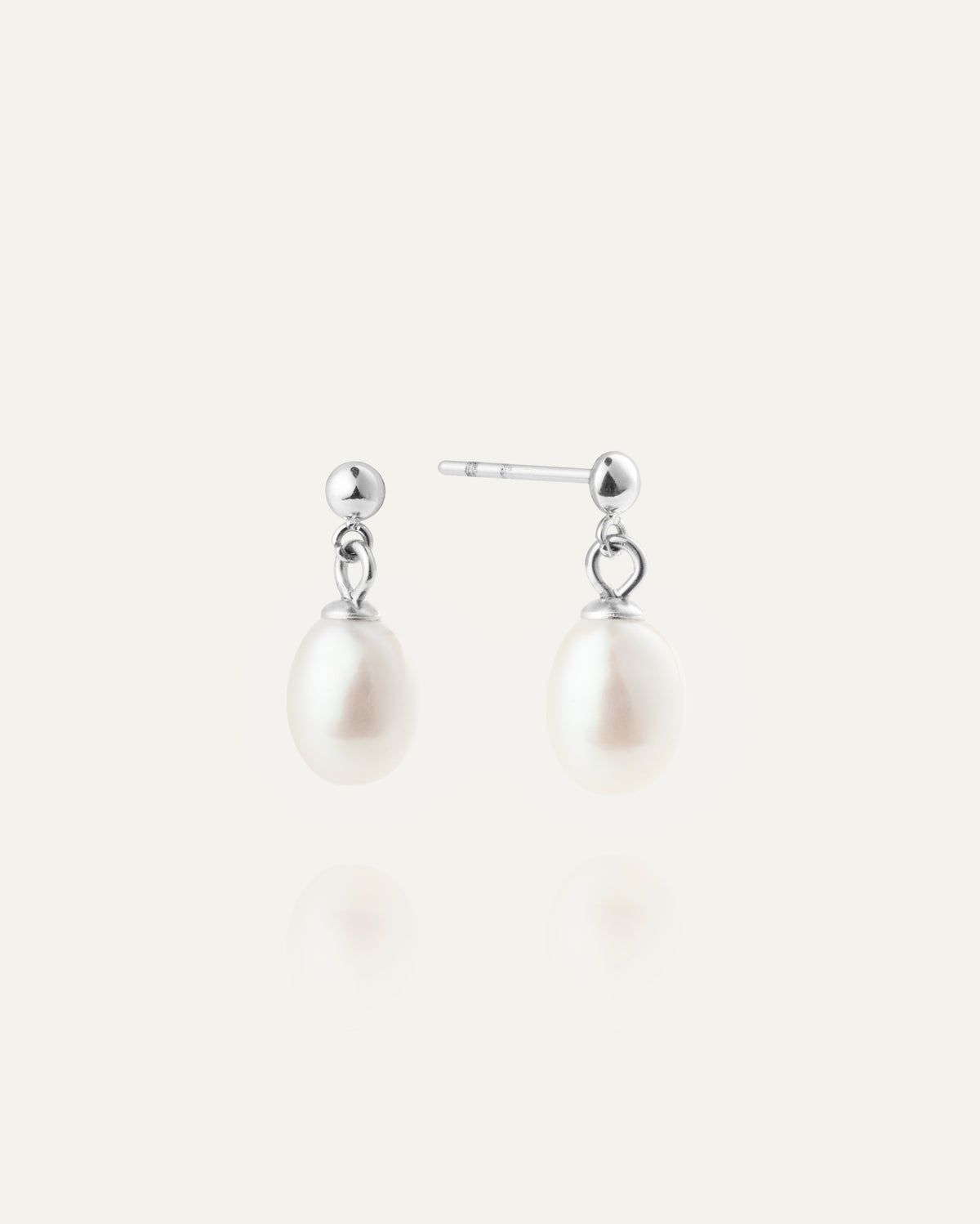 Aura Pearl Earring