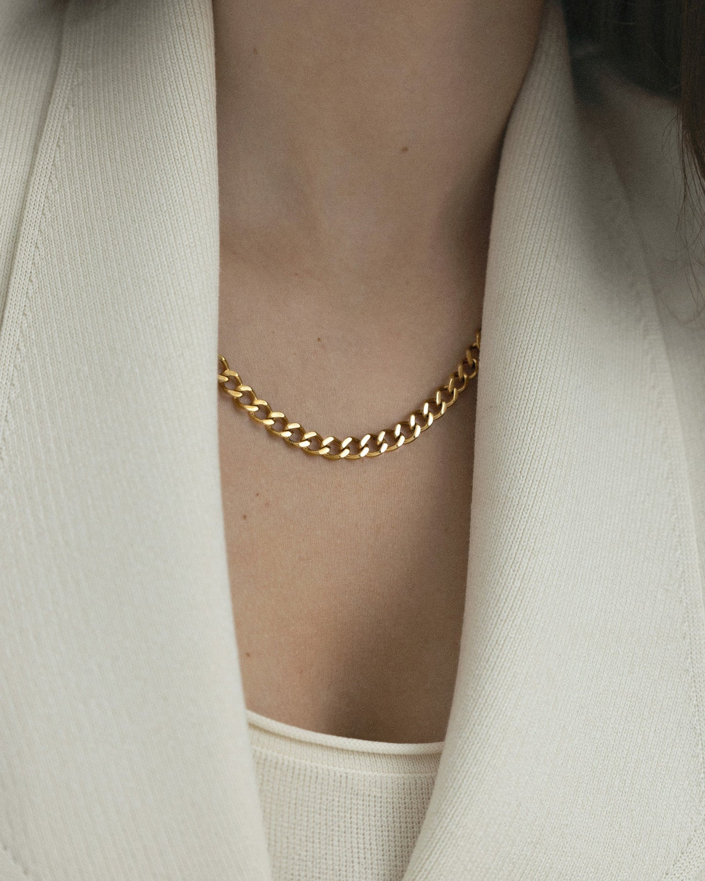 Curb chain necklace gold