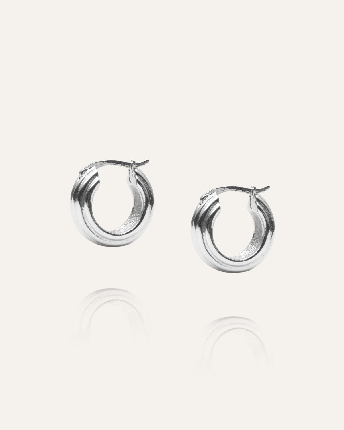 Edge Ribbed Small Hoops