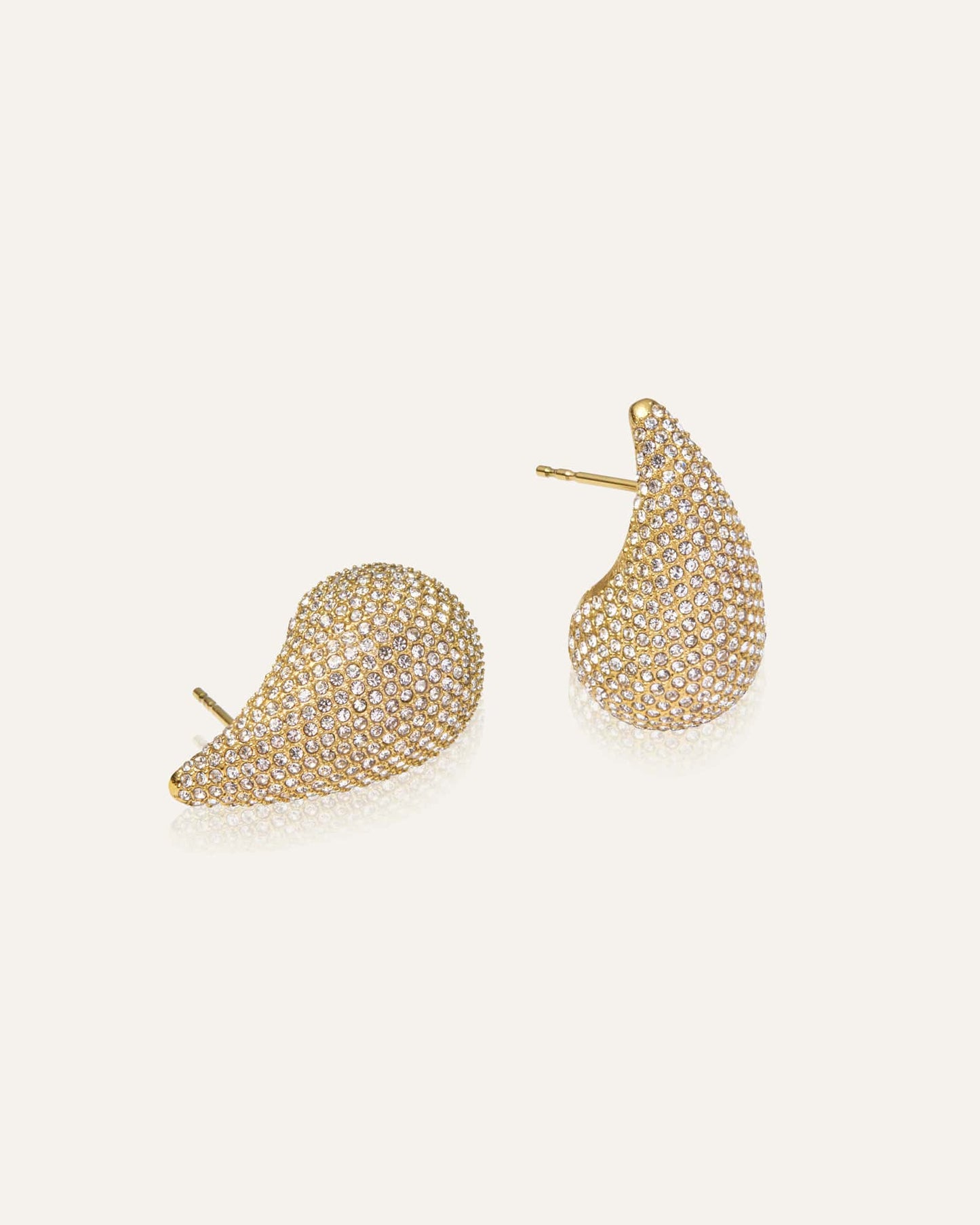 Pavé daring large gold earring