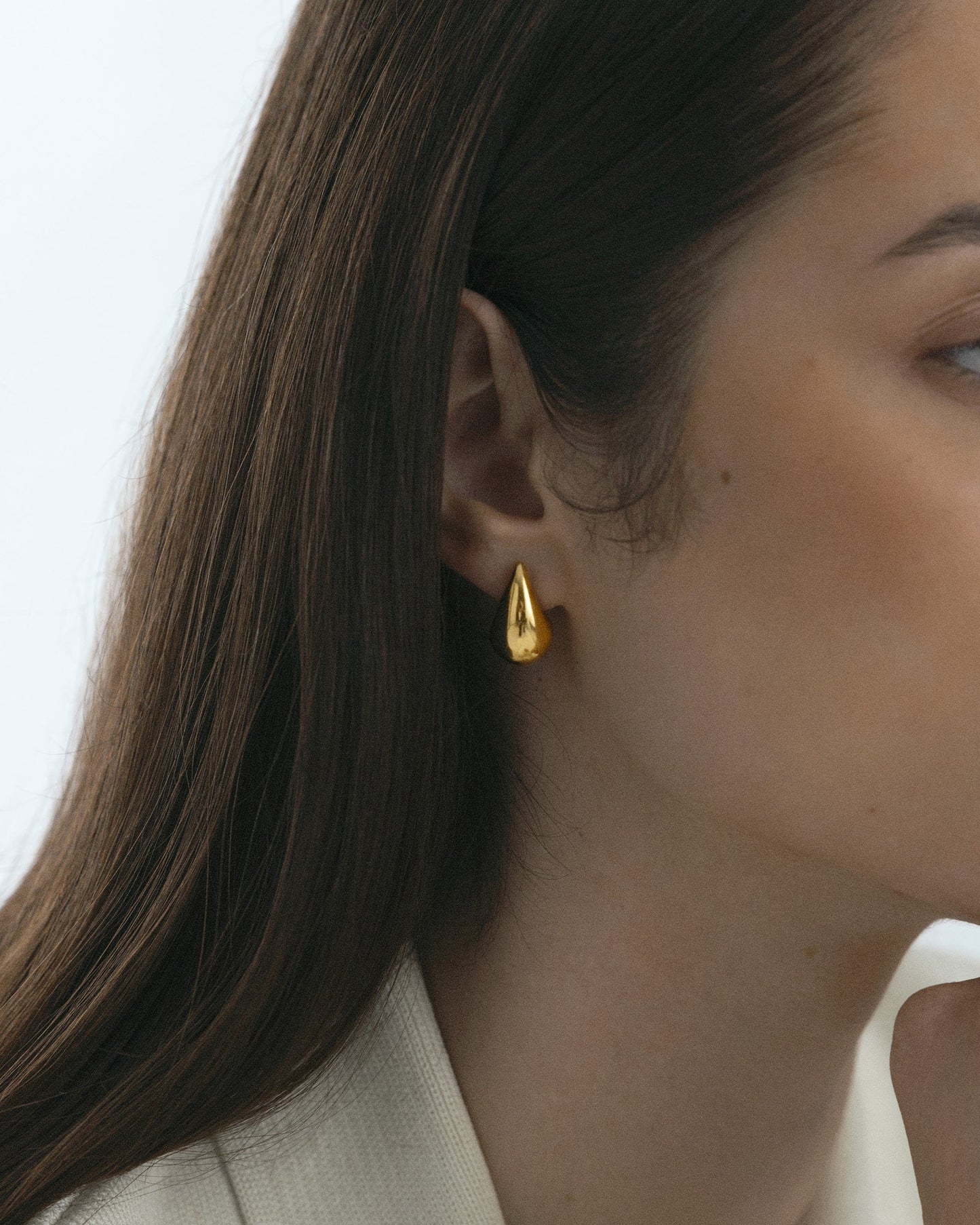 Plain daring small gold earring