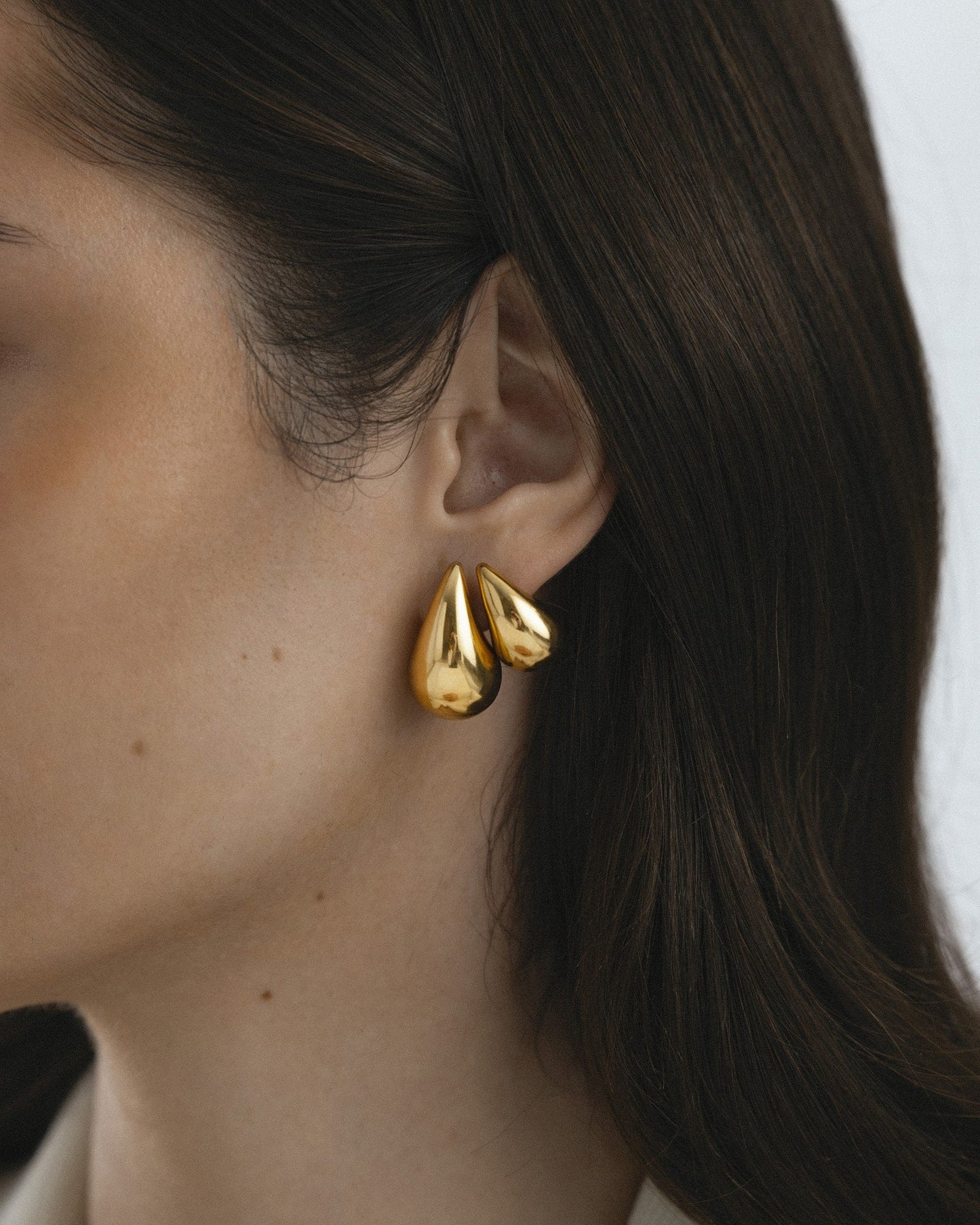 Plain daring large gold earring