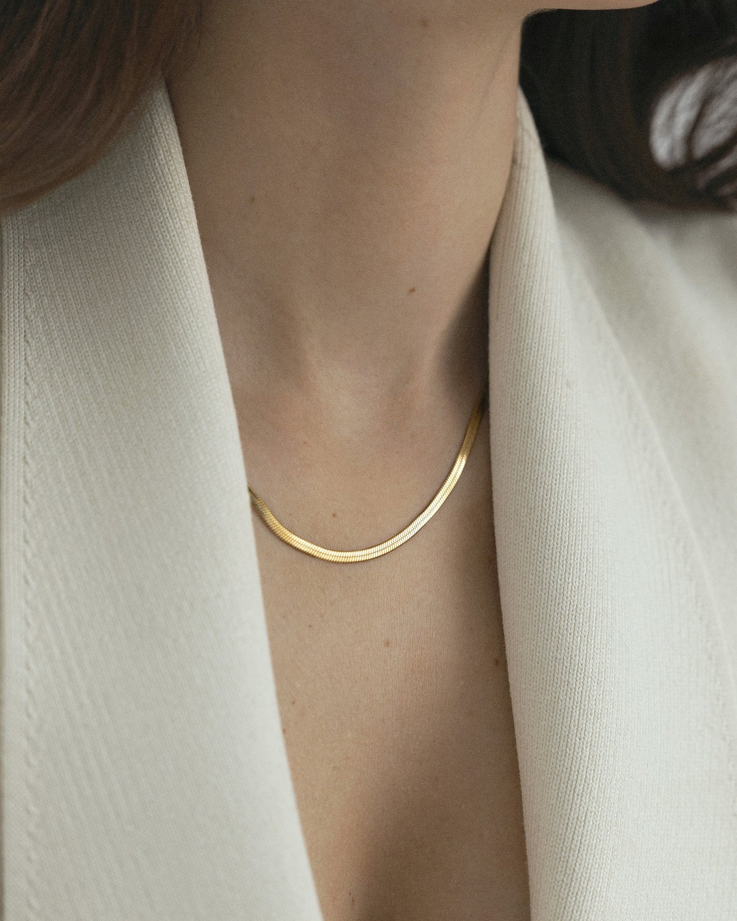 Thin snake necklace gold