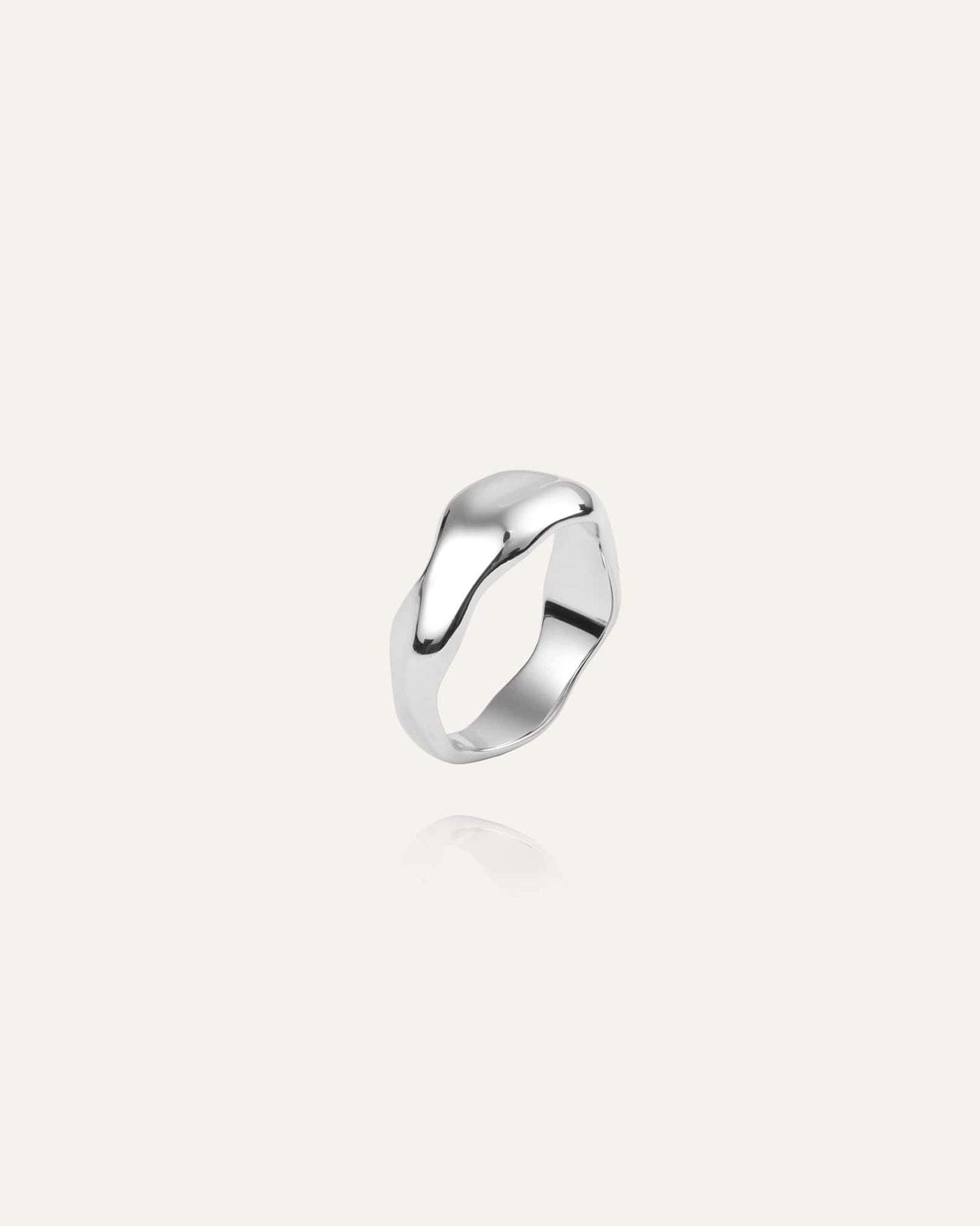 WAVY BOLDED RING