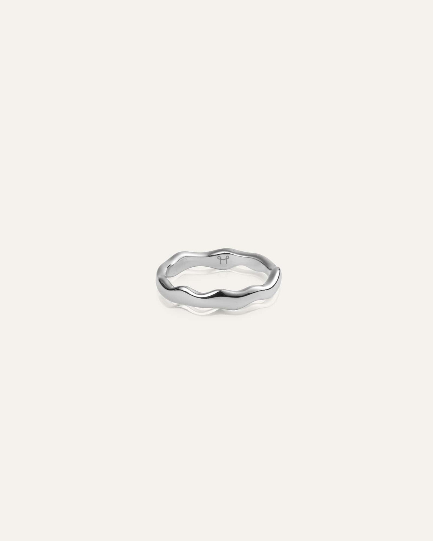 WAVY PETITE SILVER RING