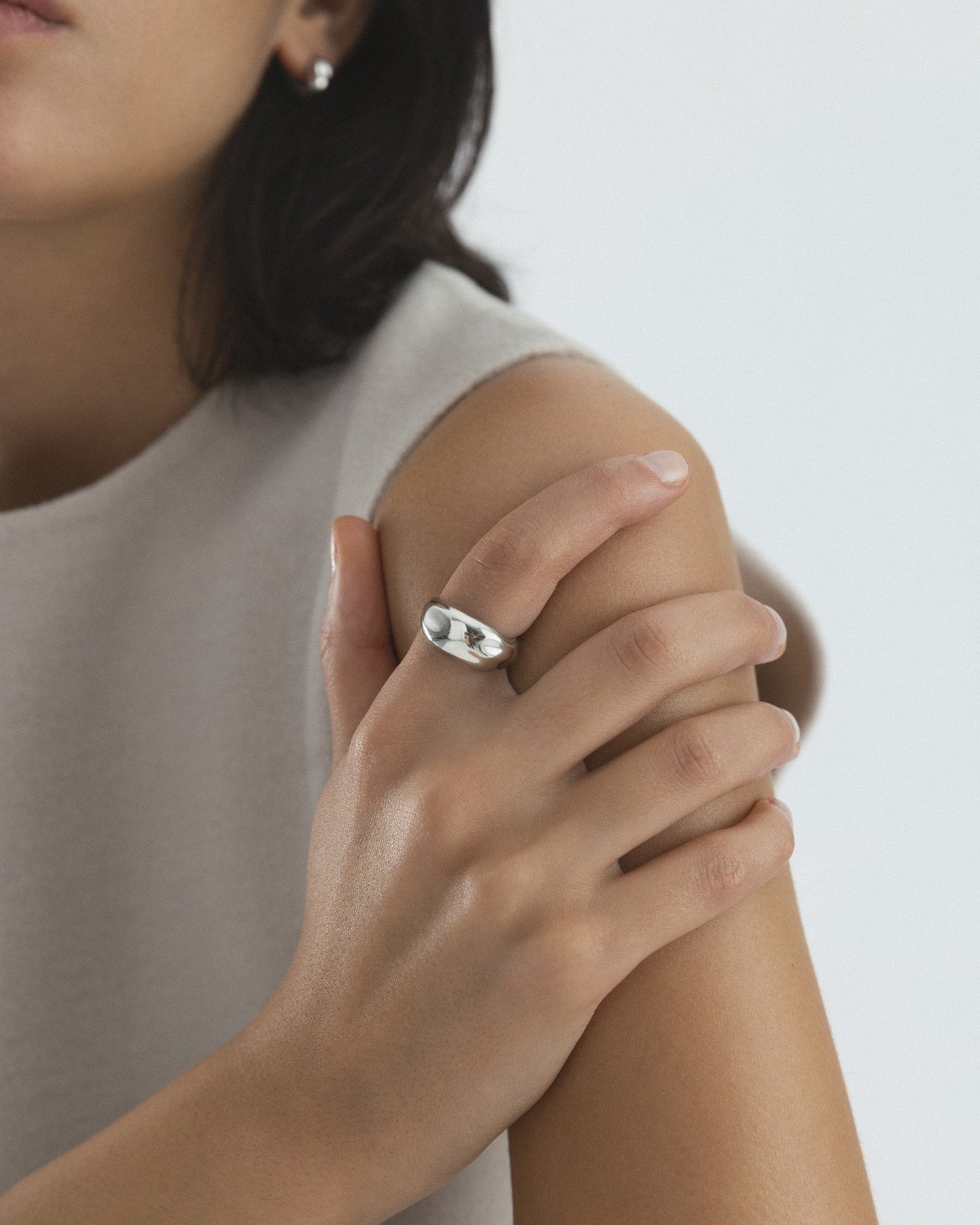 WAVY BOLDED LARGE RING