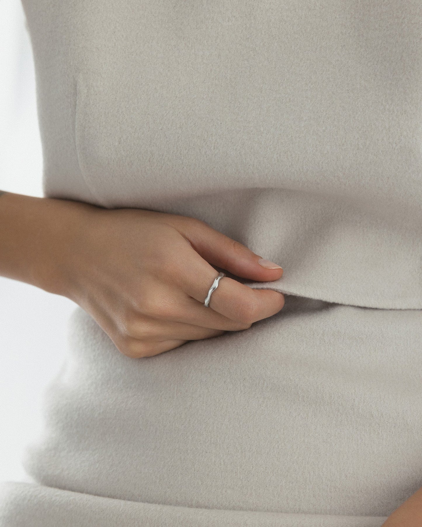 WAVY PETITE SILVER RING